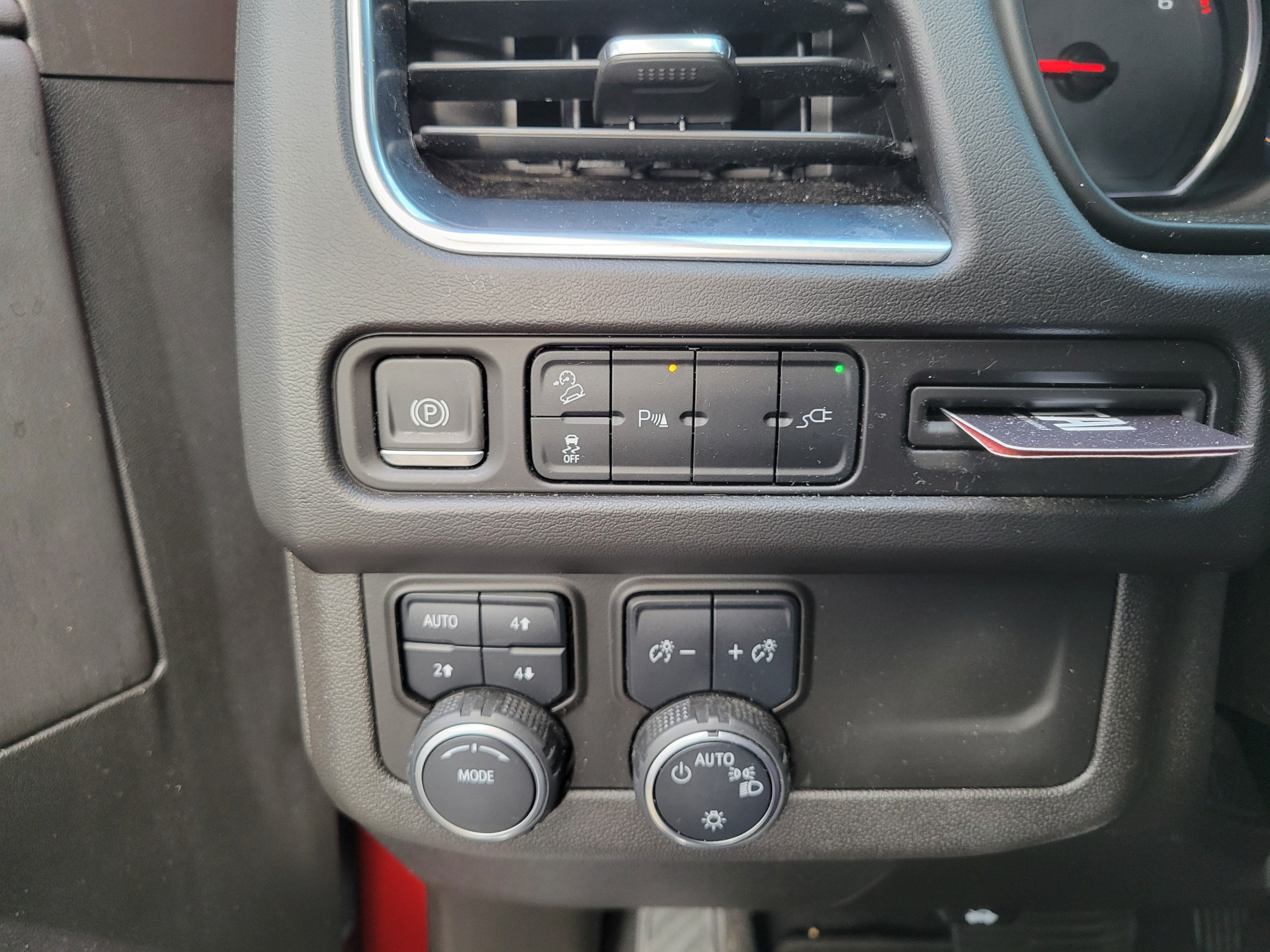 Used 2021 Chevrolet Tahoe Z71 w/ Rear Media and Nav Package AWD/4WD image 24