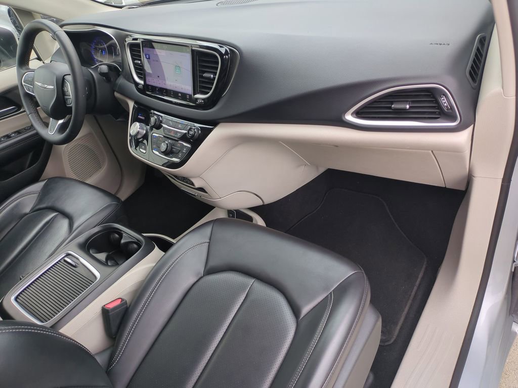 Used 2023 Chrysler Pacifica Touring-L FWD image 36