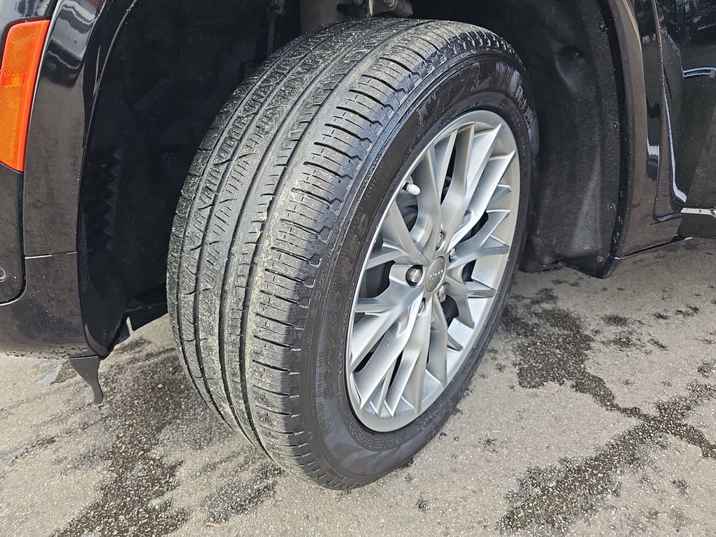 Used 2023 Jeep Grand Cherokee Summit w/ Luxury Tech Group V image 36