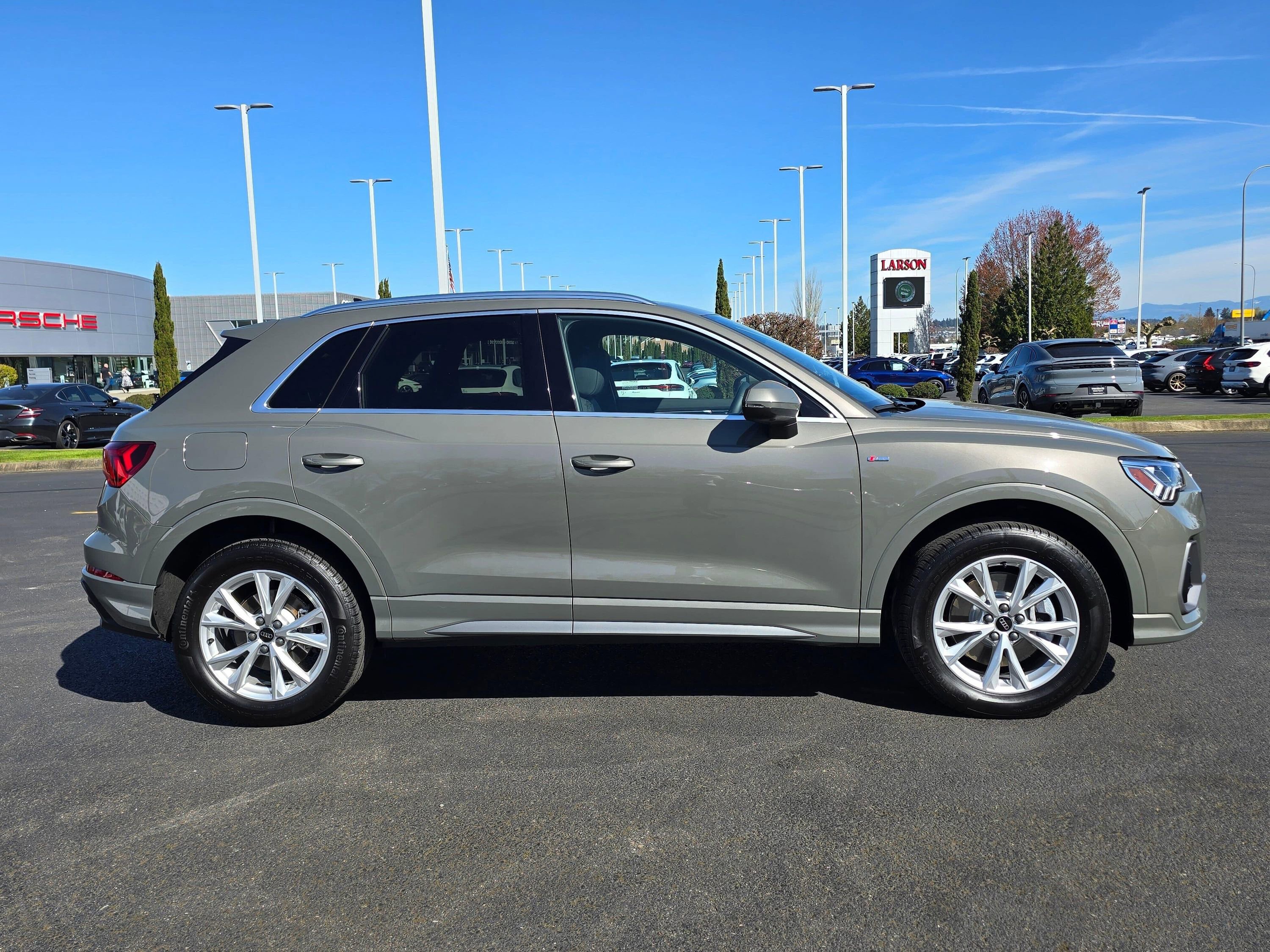 Certified 2025 Audi Q3 2.0T Premium Plus w/ Premium Plus Package AWD/4WD image 6