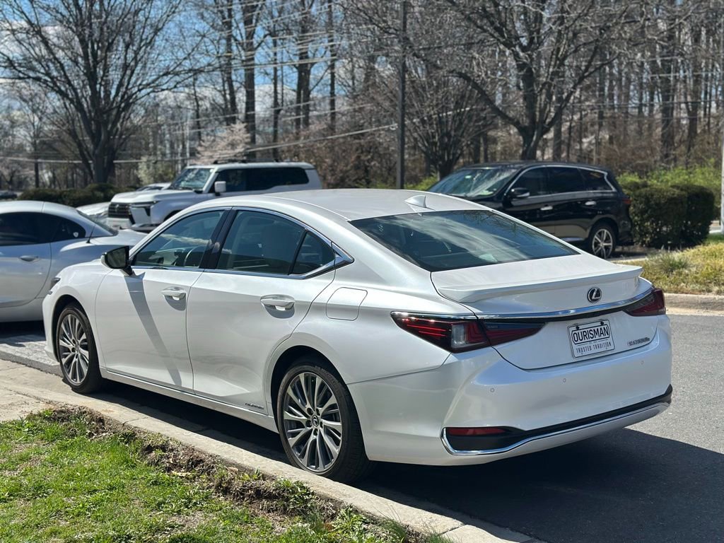 Used 2021 Lexus ES 300h w/ Premium Package image 4