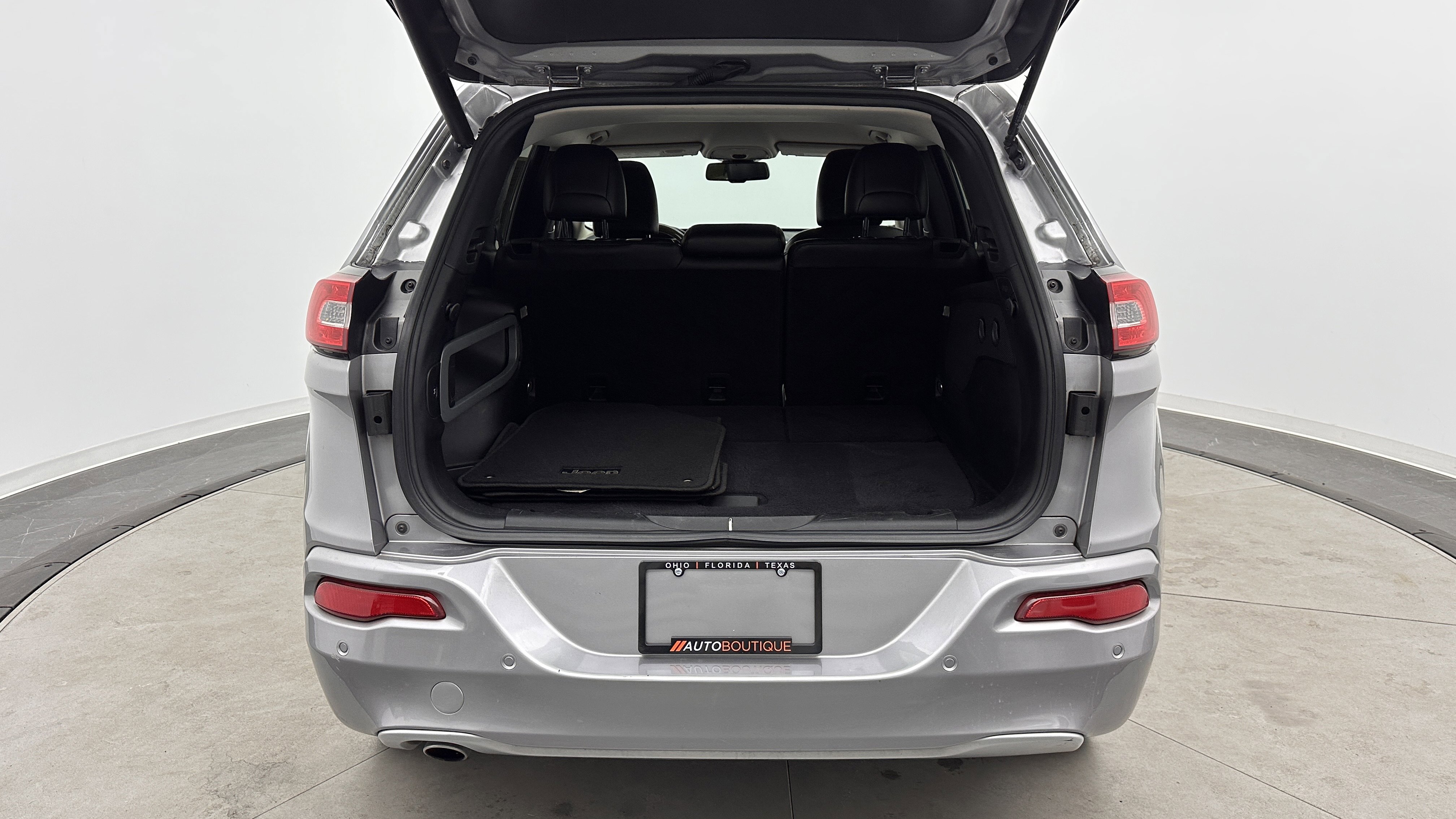 Used 2016 Jeep Cherokee Overland FWD image 28