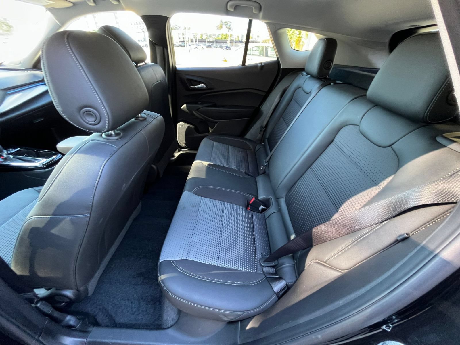 Used 2025 Chevrolet Trax LT FWD image 24
