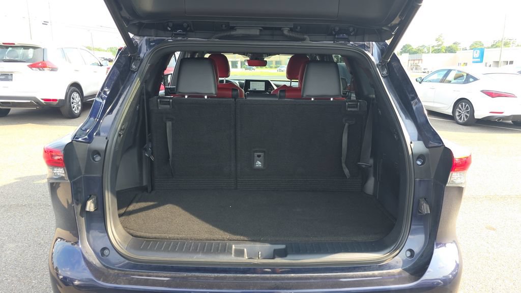 Used 2023 Toyota Highlander XSE FWD image 9