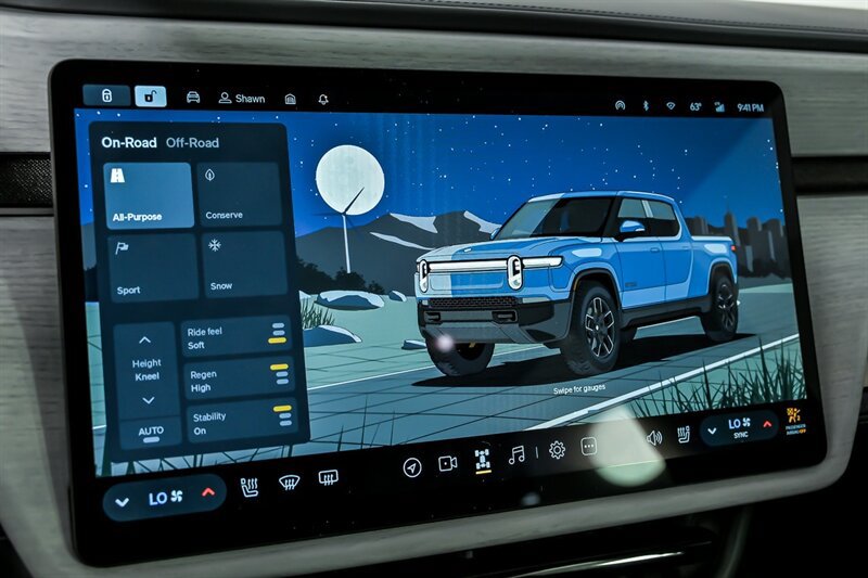 Used 2025 Rivian R1T Premium AWD/4WD image 38