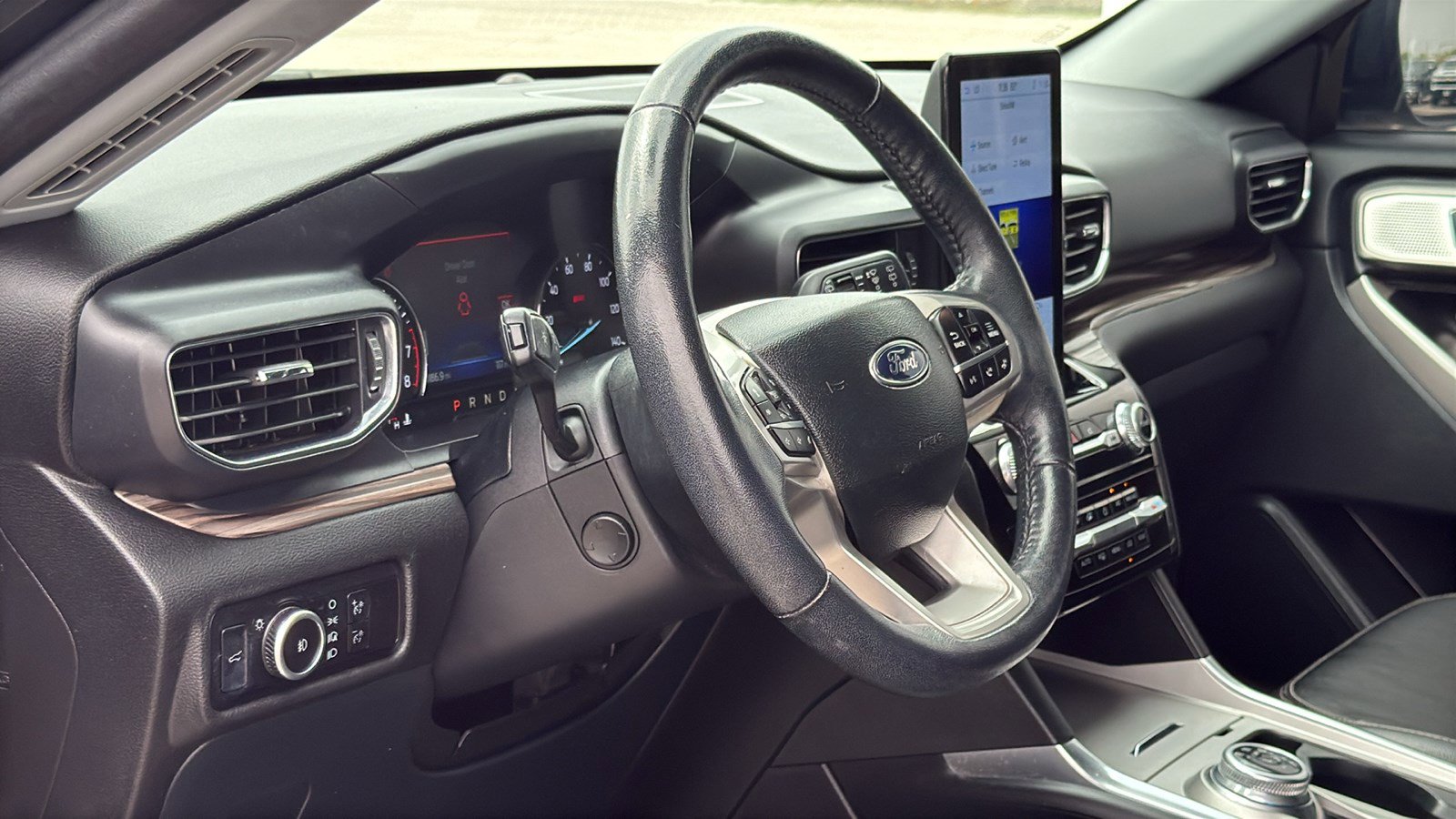 Used 2023 Ford Explorer Limited w/ Limited Technology Package RWD image 10