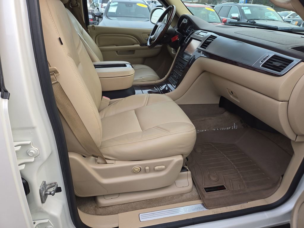 Used 2013 Cadillac Escalade EXT Premium image 24