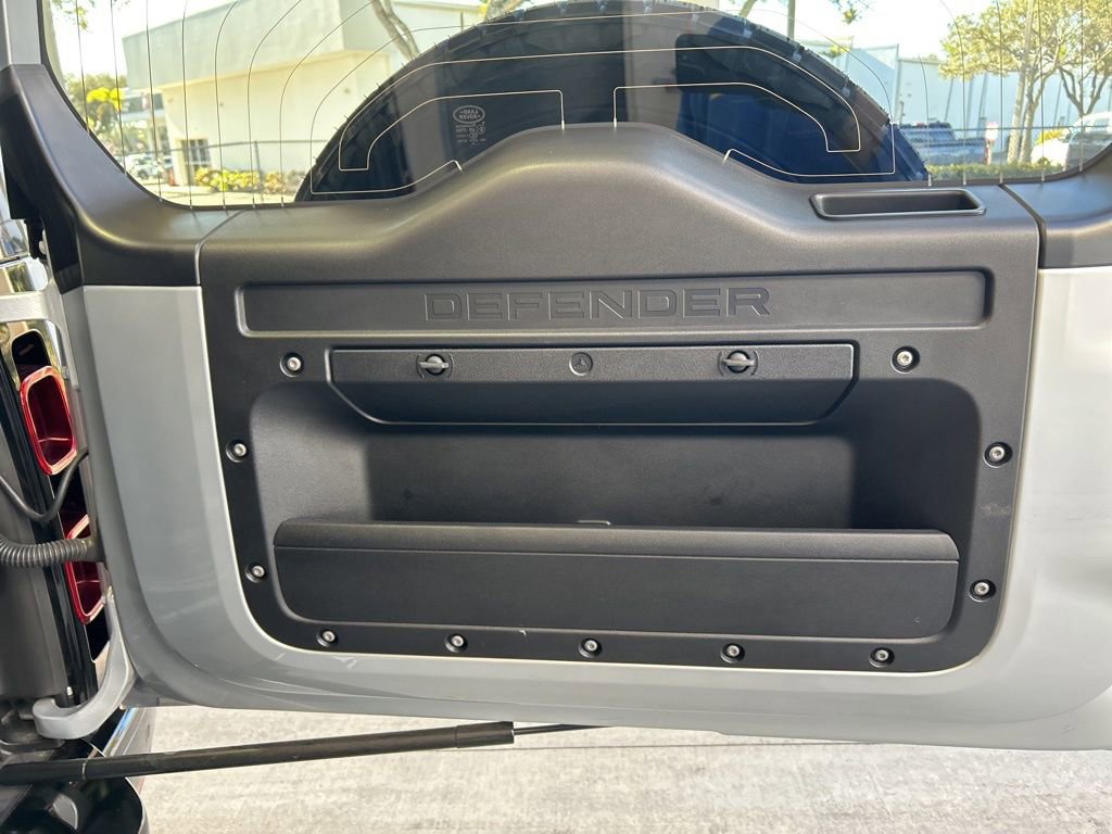 Used 2023 Land Rover Defender 110 X-Dynamic SE image 44