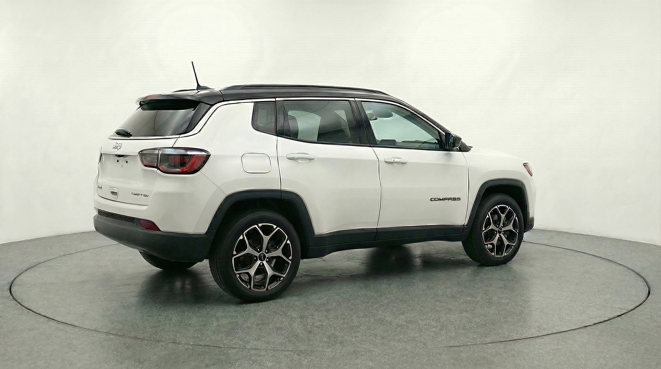 Used 2025 Jeep Compass Limited AWD/4WD image 9