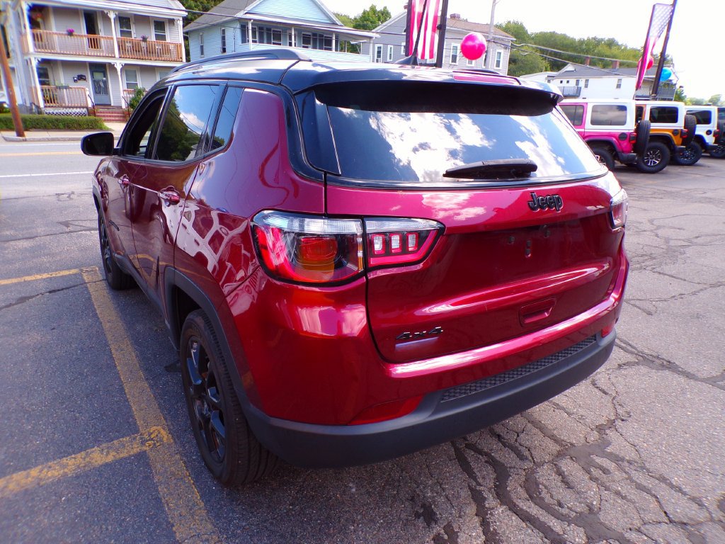 Used 2022 Jeep Compass Latitude w/ Sun and Sound Group AWD/4WD image 12