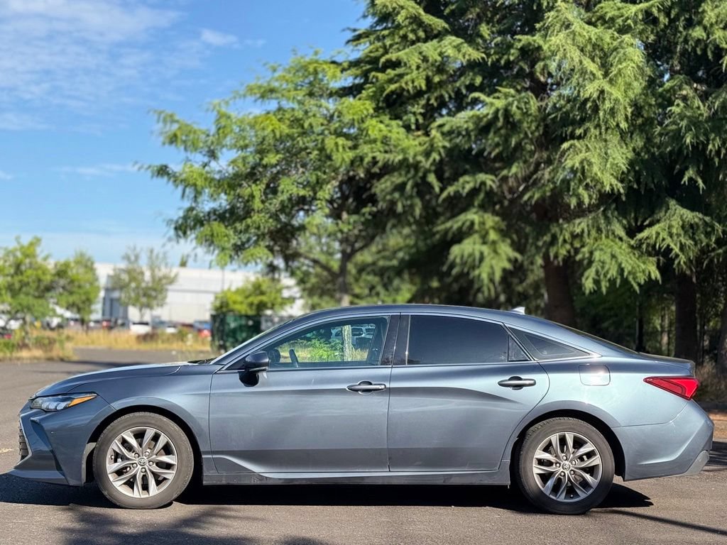 Used 2021 Toyota Avalon XLE FWD image 2