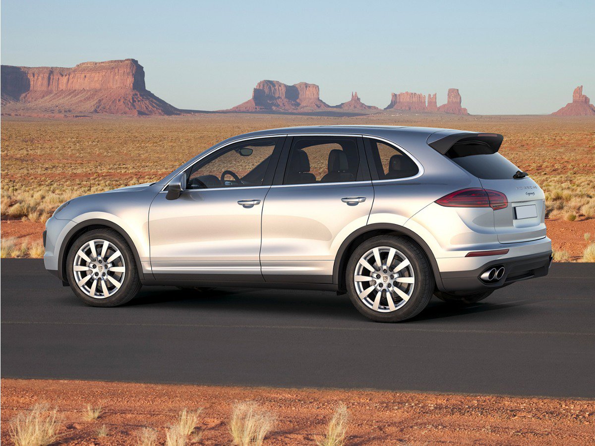 Used 2018 Porsche Cayenne w/ Premium Package AWD/4WD image 3