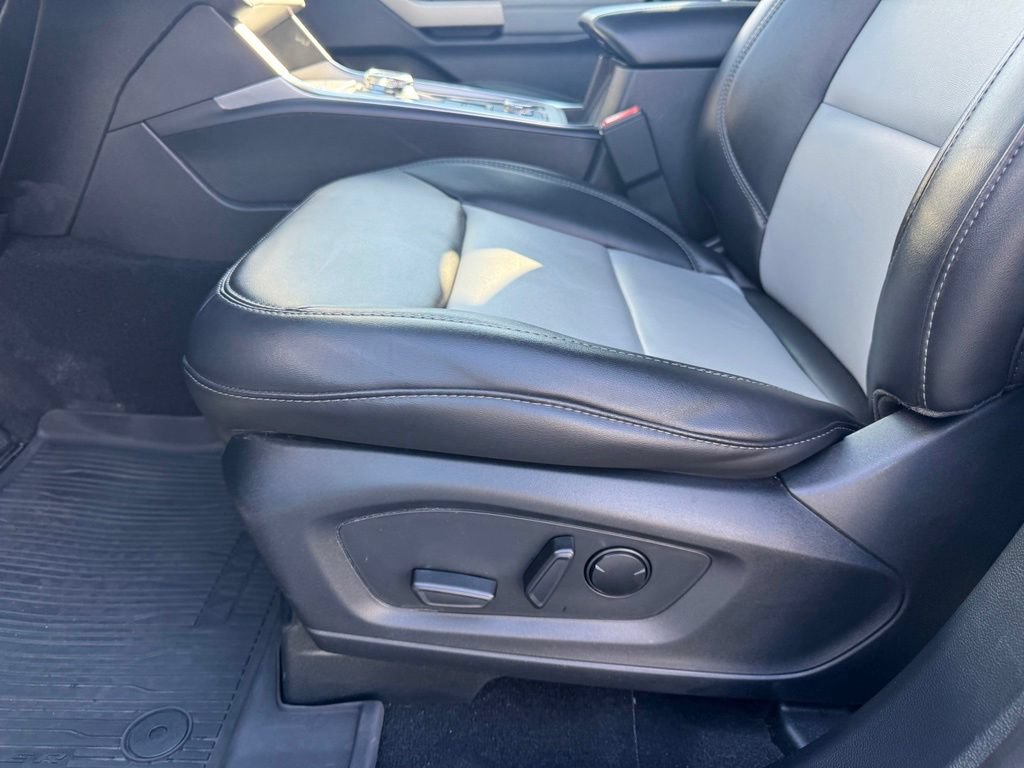 Certified 2023 Ford Explorer XLT w/ Equipment Group 202A AWD/4WD image 6