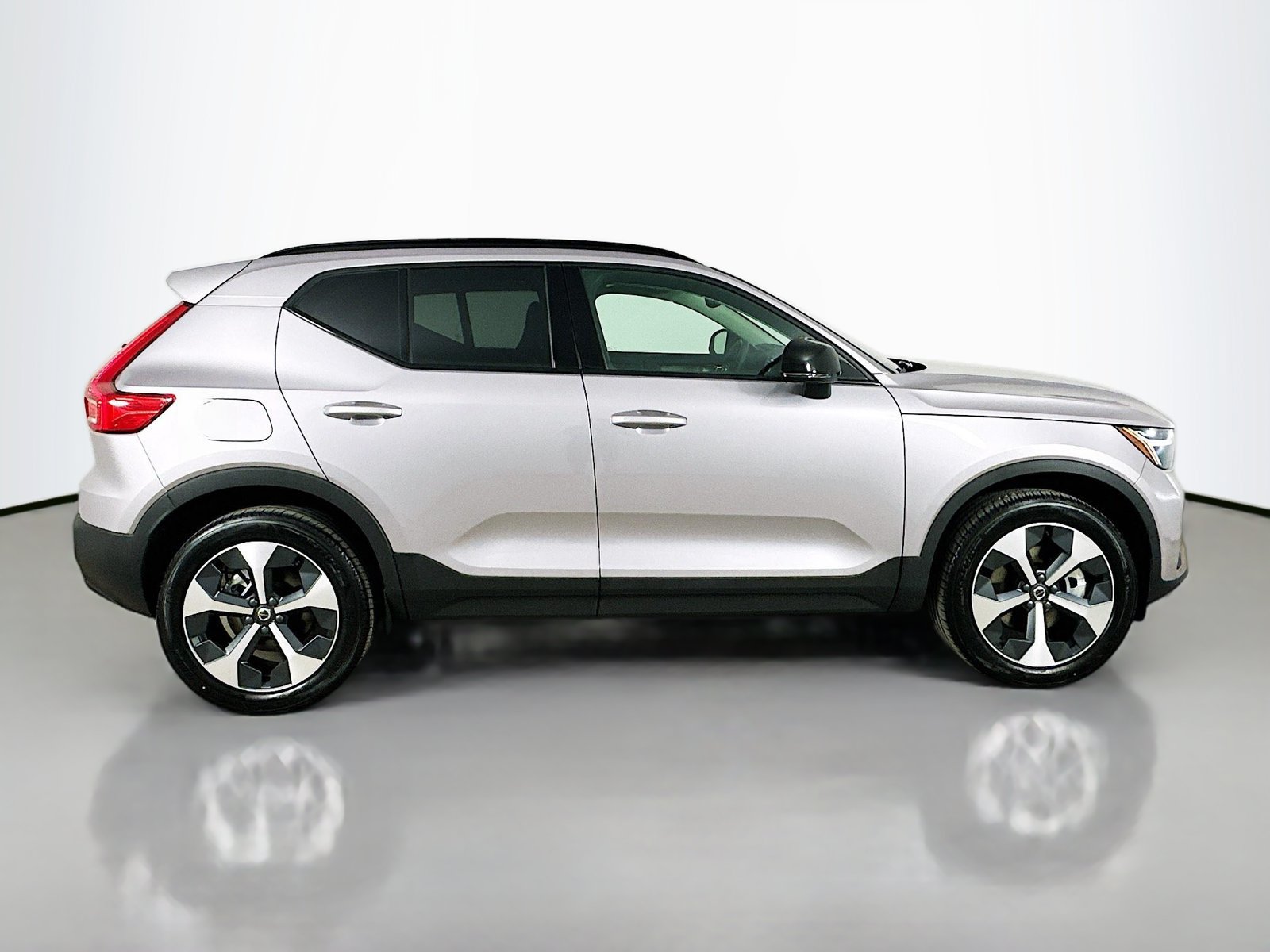 New 2026 Volvo XC40 B5 Core w/ Protection Package Premier AWD/4WD image 4