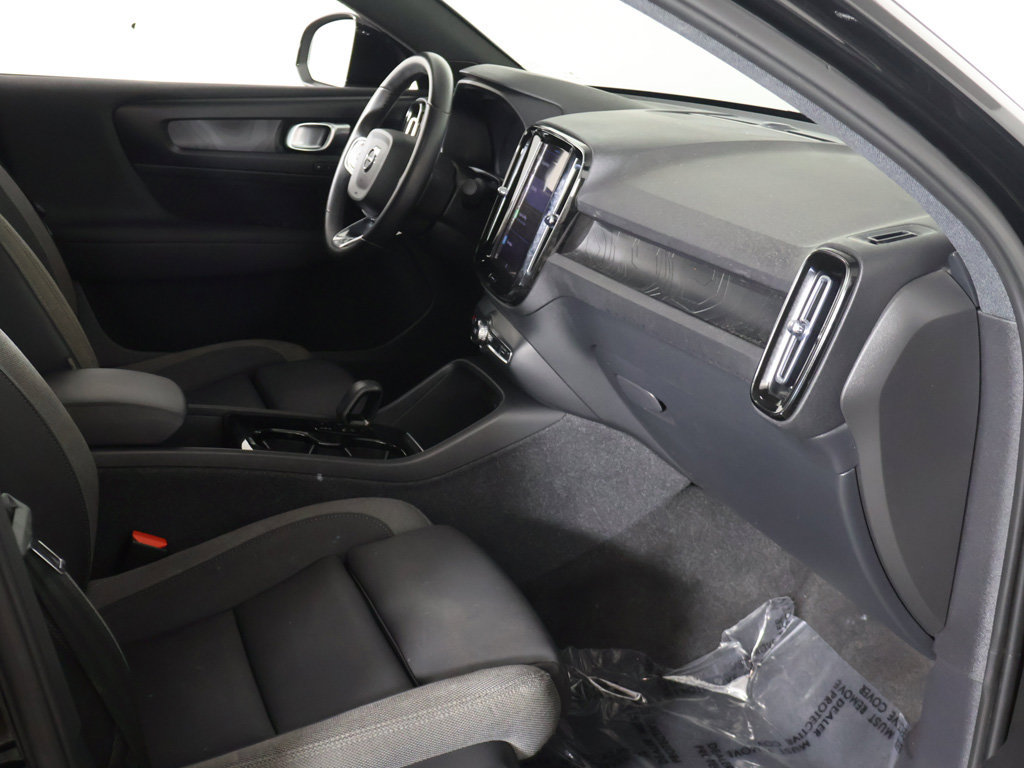 Used 2023 Volvo C40 Recharge Core AWD/4WD image 27
