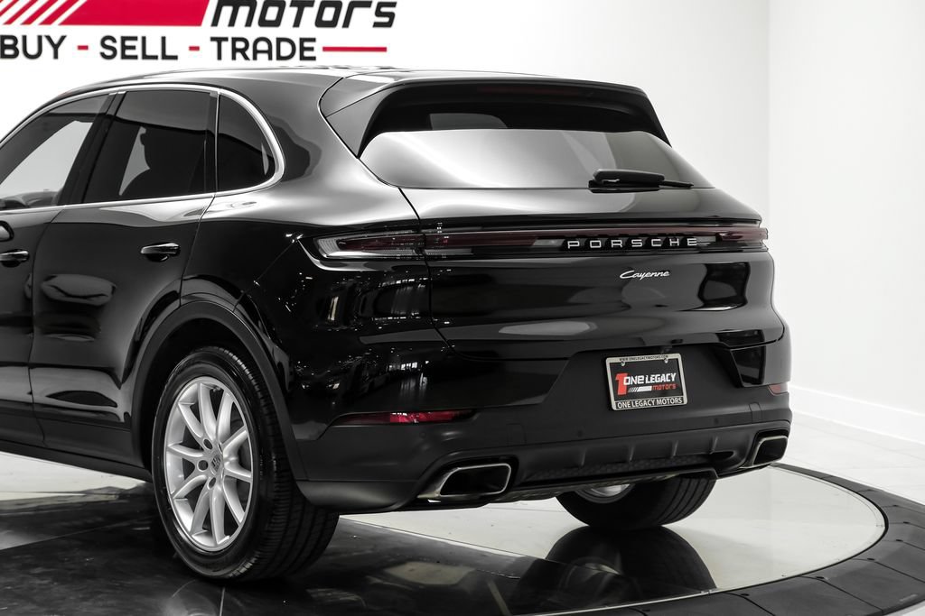 Used 2024 Porsche Cayenne AWD/4WD image 16