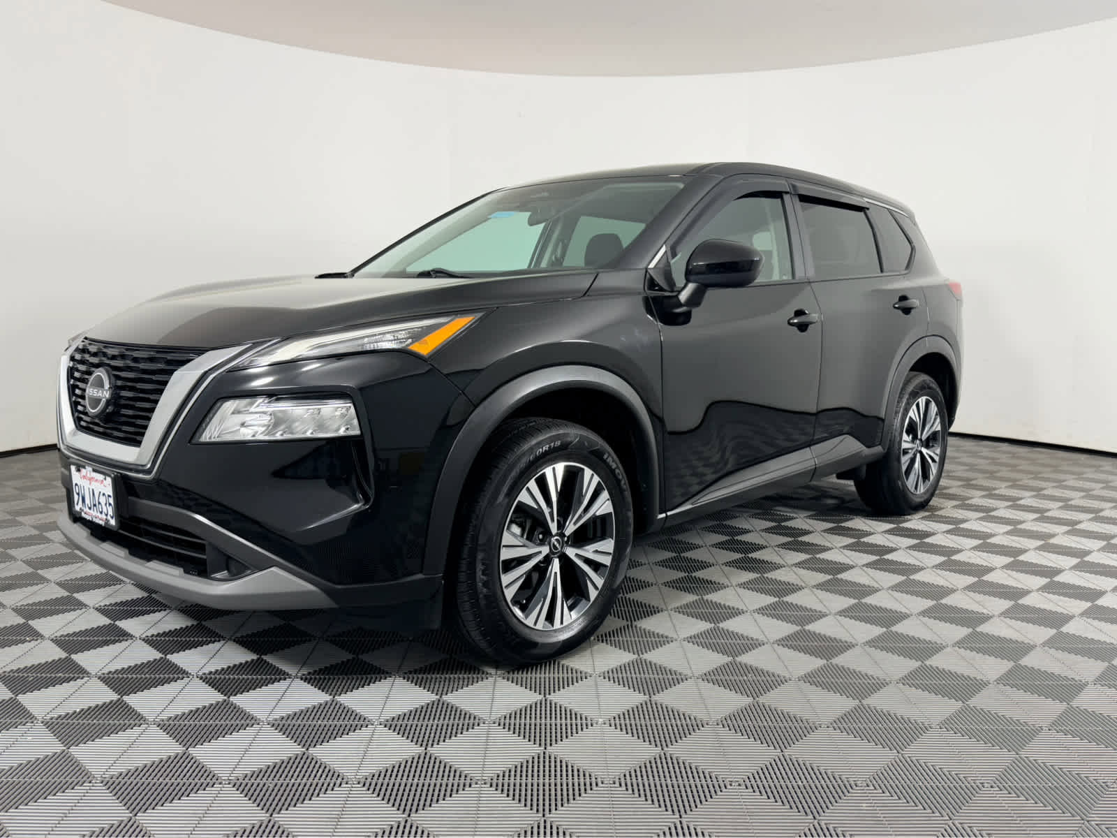 Used 2023 Nissan Rogue SV image 7
