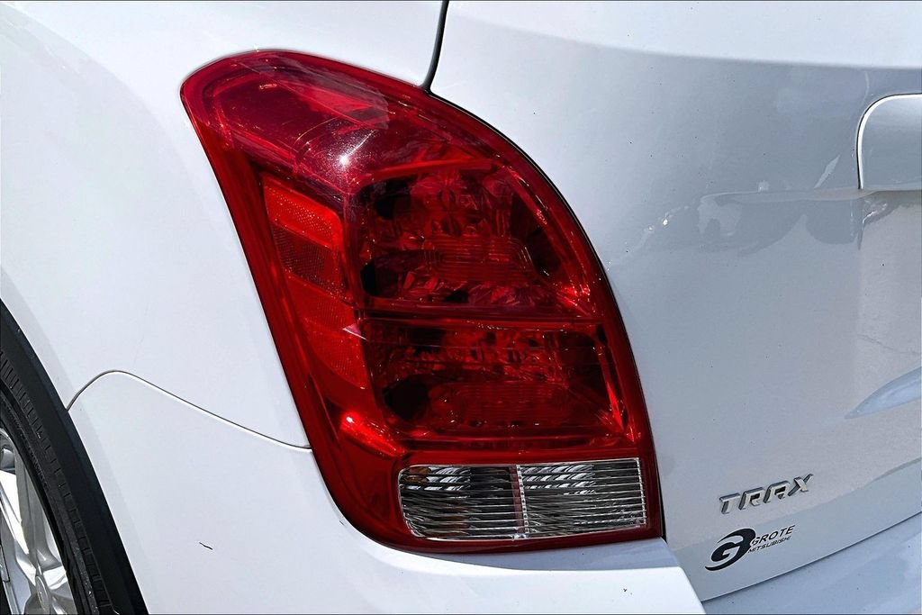 Used 2020 Chevrolet Trax LS FWD image 30
