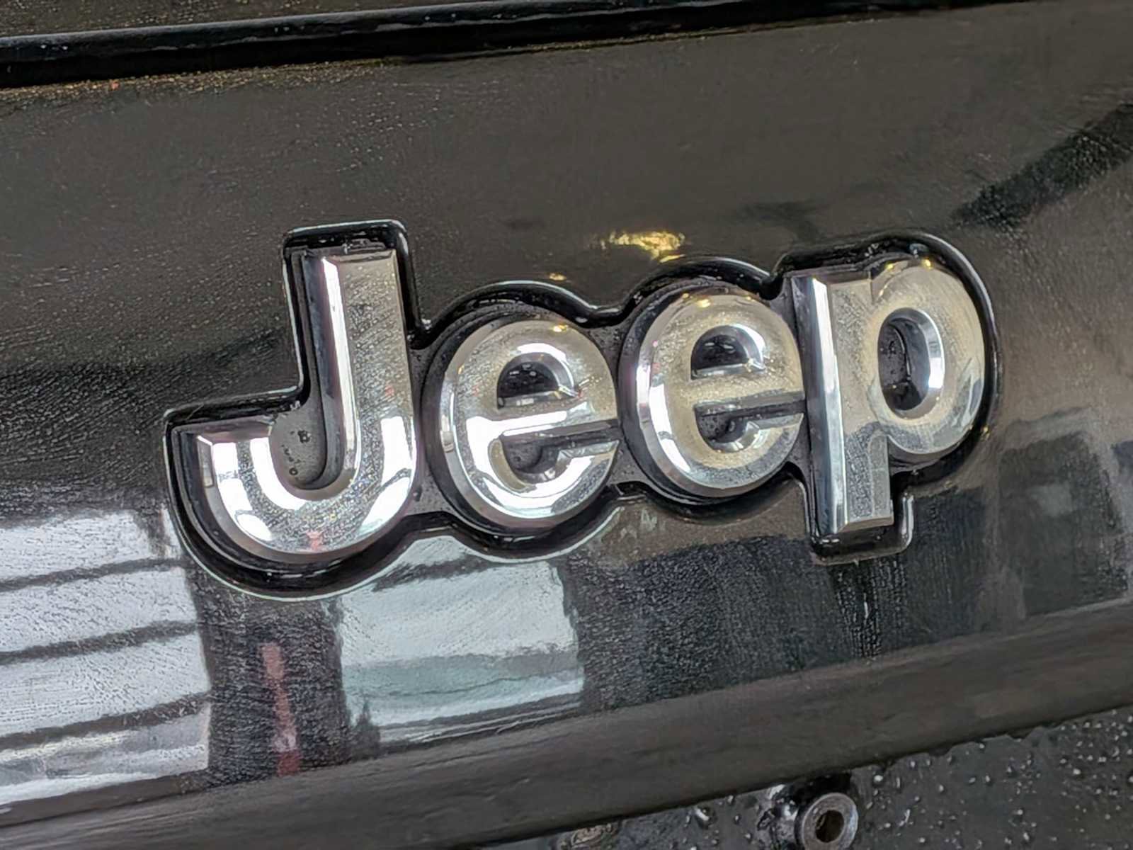 Used 2019 Jeep Cherokee Latitude Plus w/ Cold Weather Group AWD/4WD image 12
