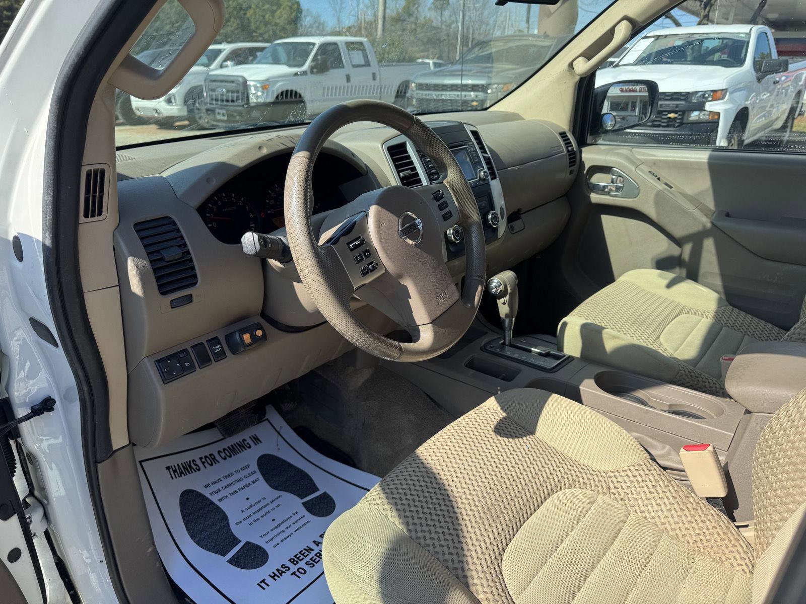 Used 2016 Nissan Frontier SV image 2