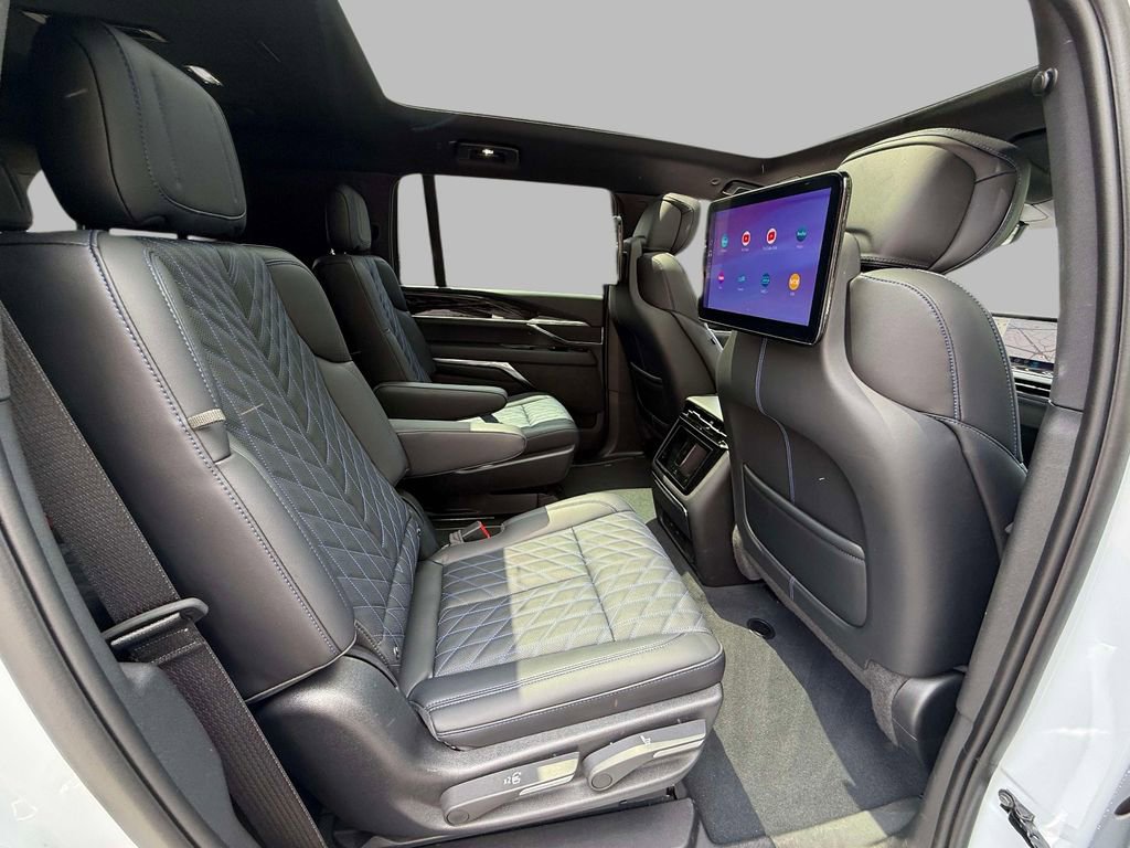 Used 2026 Cadillac Escalade IQL Sport 1 AWD/4WD image 16