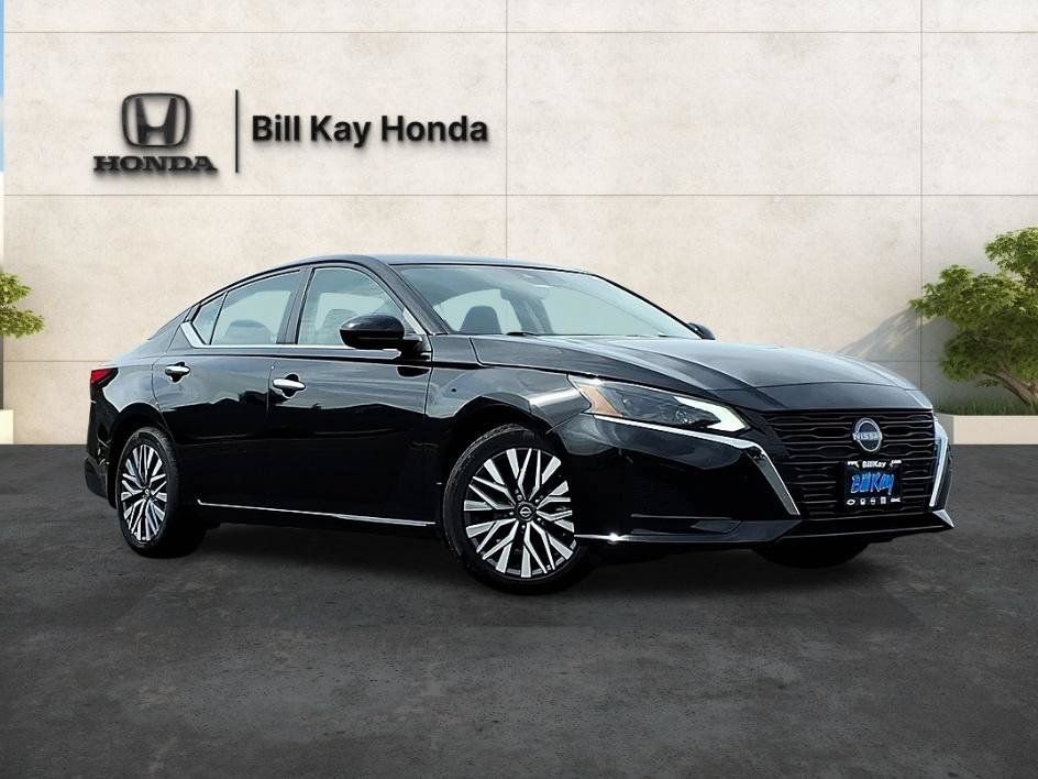 Used 2023 Nissan Altima 2.5 SV