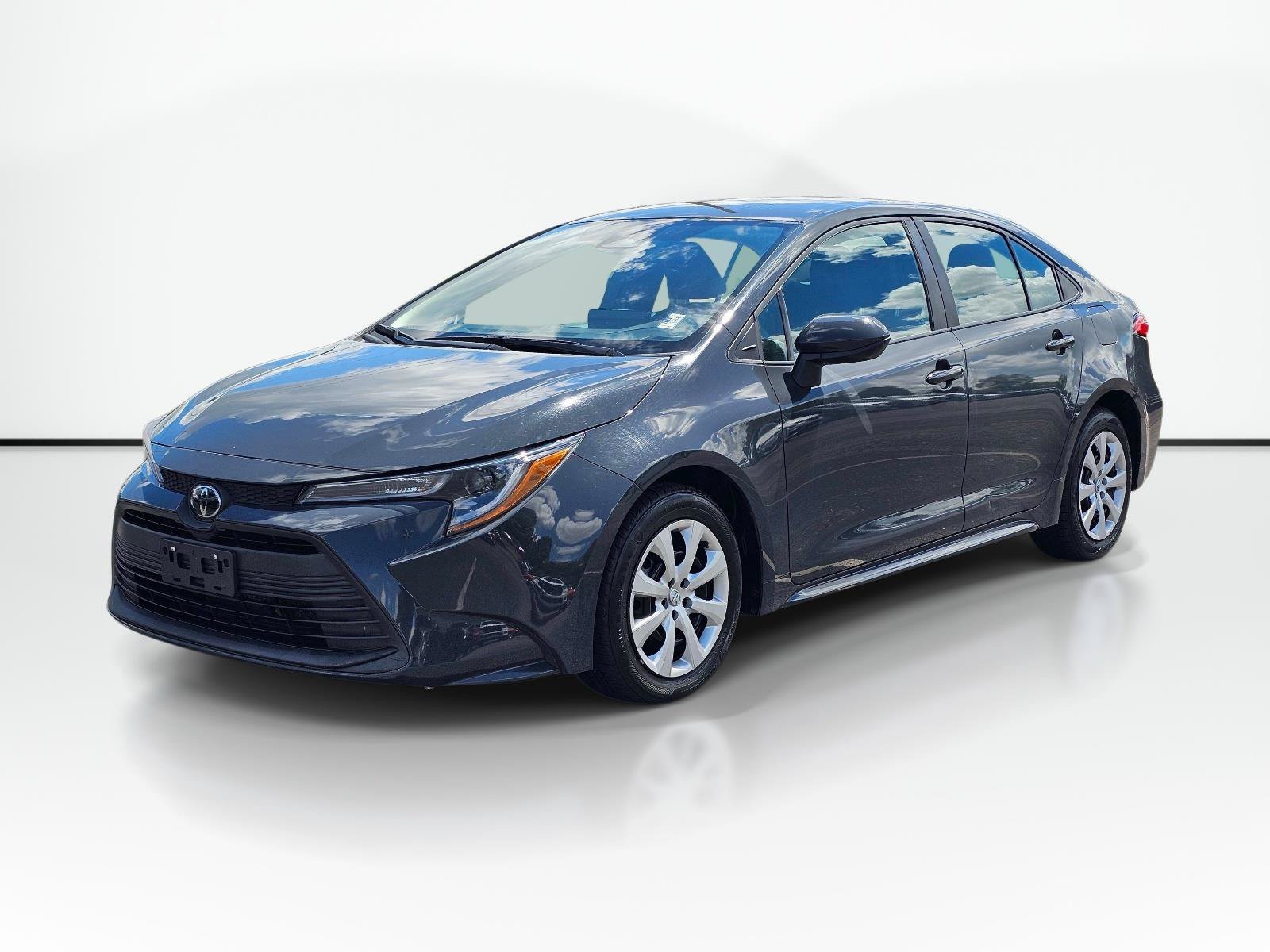 Used 2023 Toyota Corolla LE FWD image 1