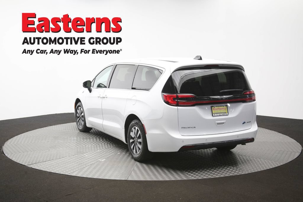 Used 2023 Chrysler Pacifica Touring-L FWD image 37