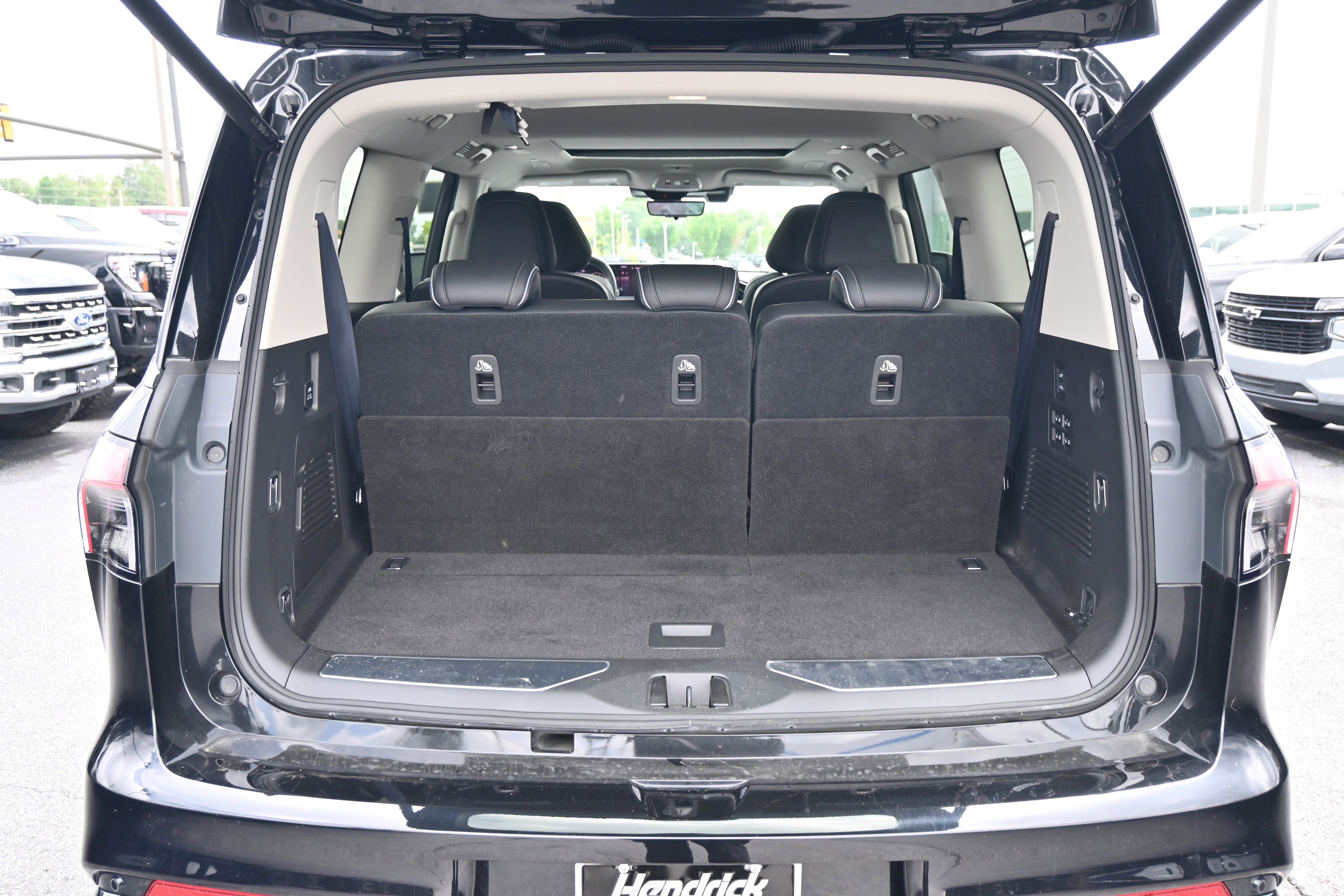 Used 2025 INFINITI QX80 Sensory AWD/4WD image 32