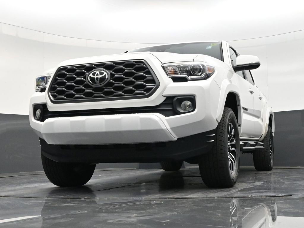 Used 2020 Toyota Tacoma TRD Sport w/ Technology Package RWD image 28