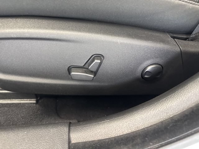 Used 2023 Chrysler 300 Touring AWD/4WD image 18