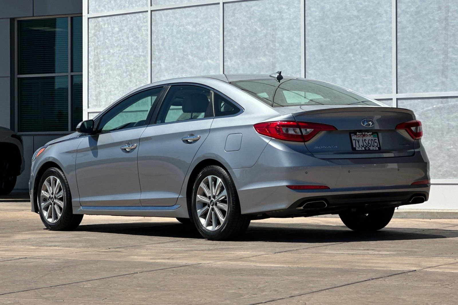 Used 2017 Hyundai Sonata Limited w/ Ultimate Package 04 FWD image 6
