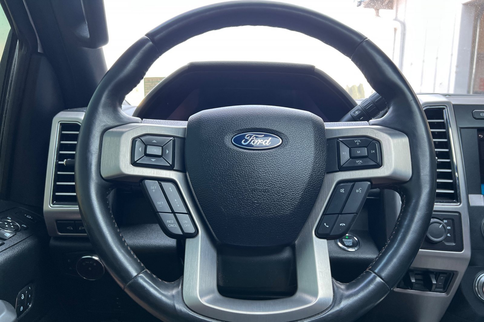 Used 2019 Ford F250 Platinum w/ Platinum Ultimate Package image 23