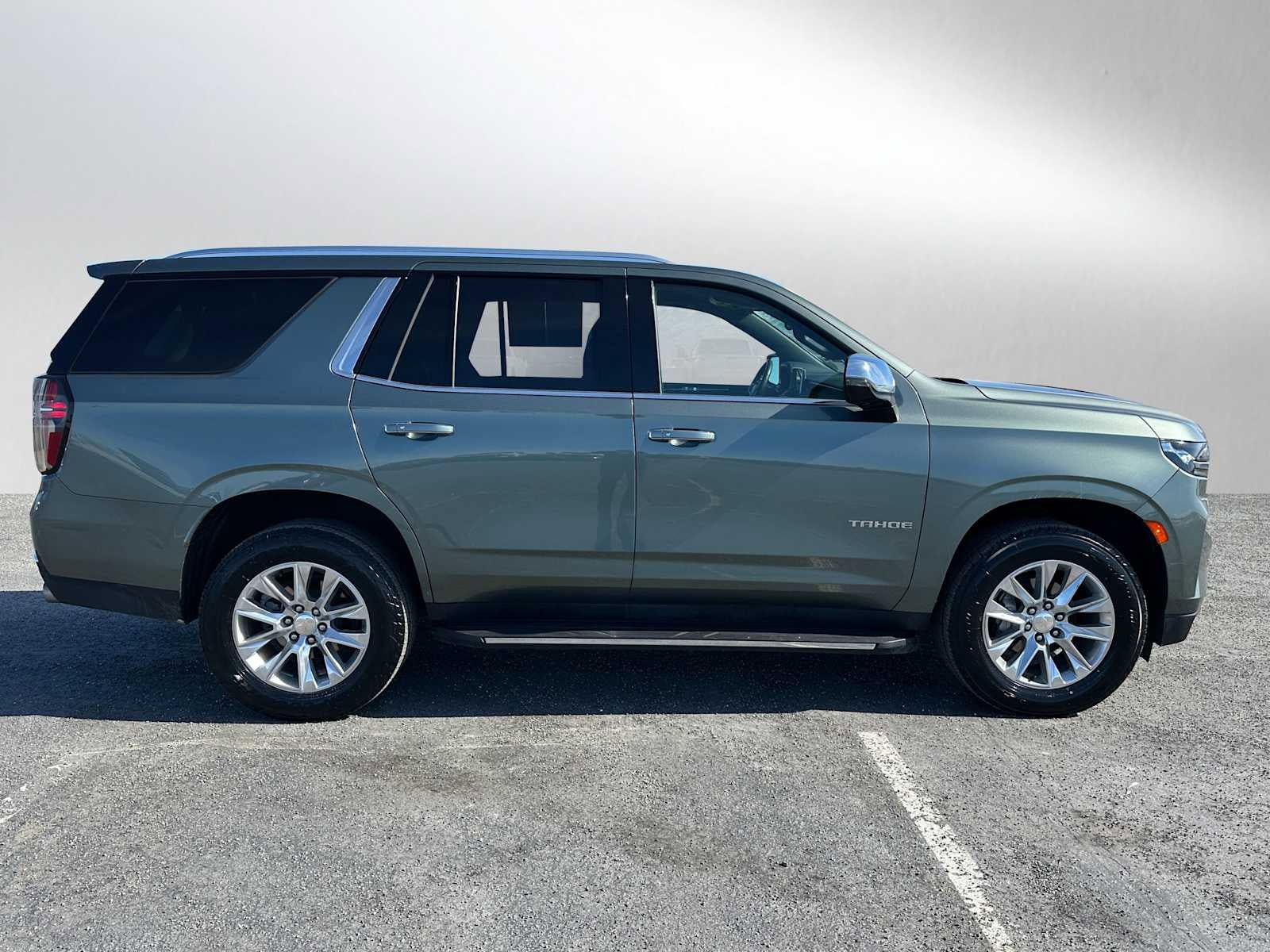 Used 2024 Chevrolet Tahoe Premier AWD/4WD image 2
