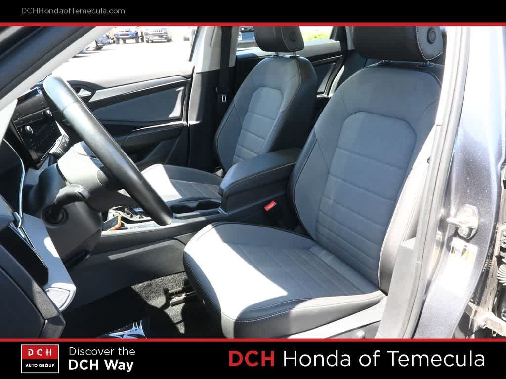 Used 2025 Volkswagen Jetta SE FWD image 18