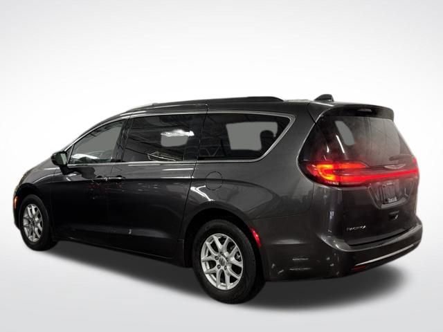 Used 2022 Chrysler Pacifica Touring-L image 9