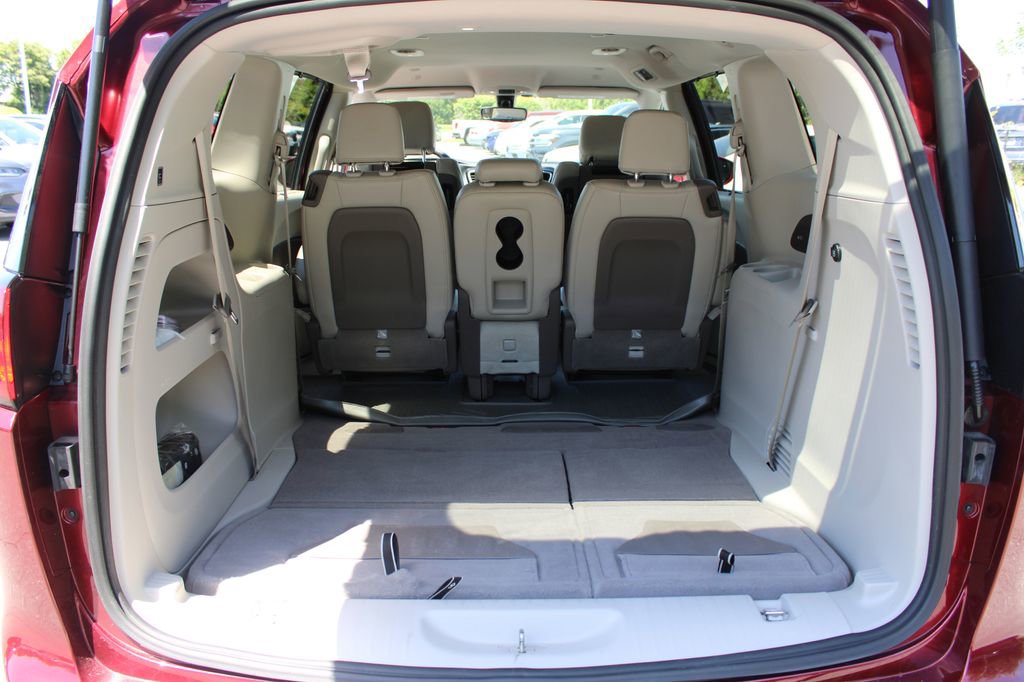 Used 2020 Chrysler Pacifica Touring-L Plus FWD image 39
