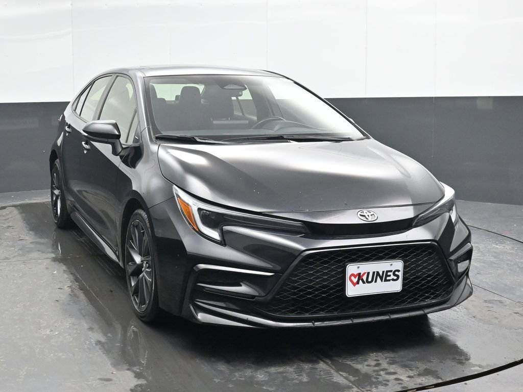 Used 2024 Toyota Corolla SE w/ SE Premium Package image 5