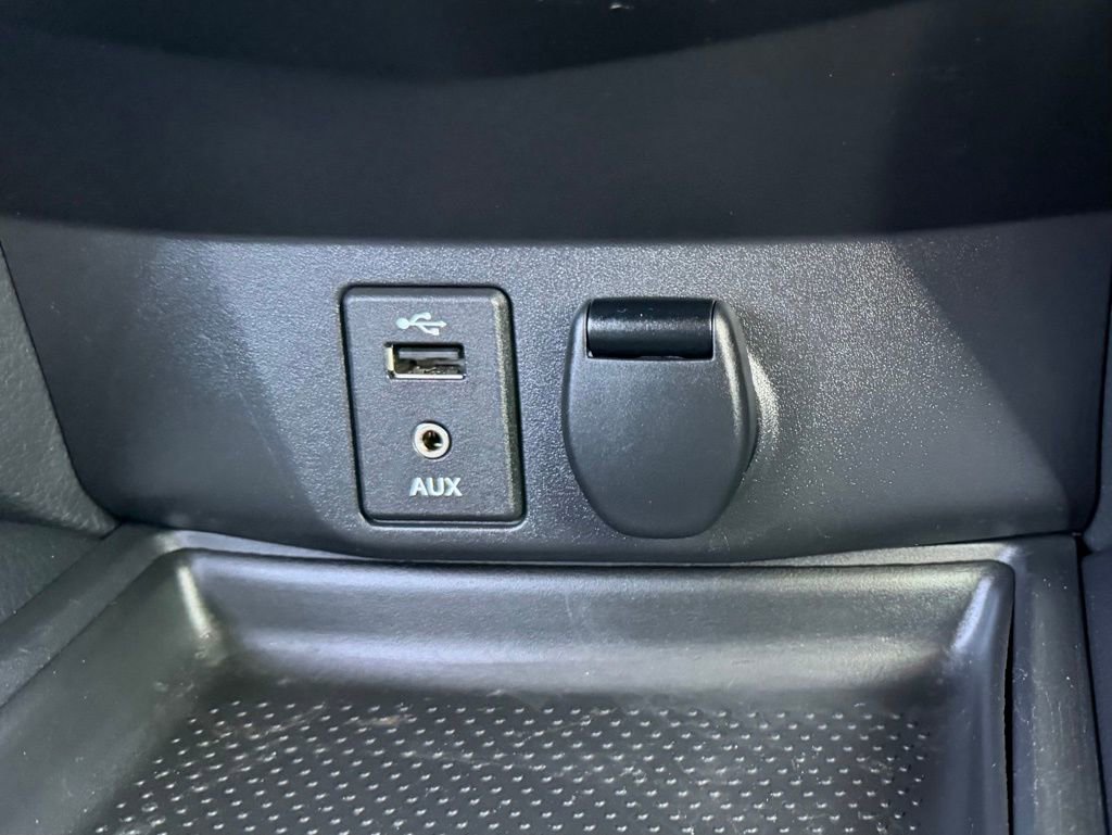 Used 2016 Nissan Rogue SV image 25