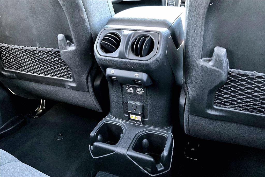 Used 2025 Jeep Wrangler Unlimited Rubicon w/ Convenience Group AWD/4WD image 20