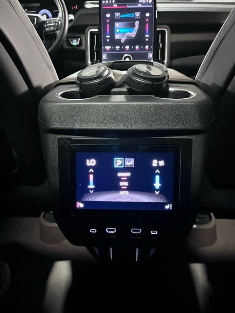 Used 2025 GMC Yukon Denali Ultimate w/ LPO, Floor Liner Package AWD/4WD image 38