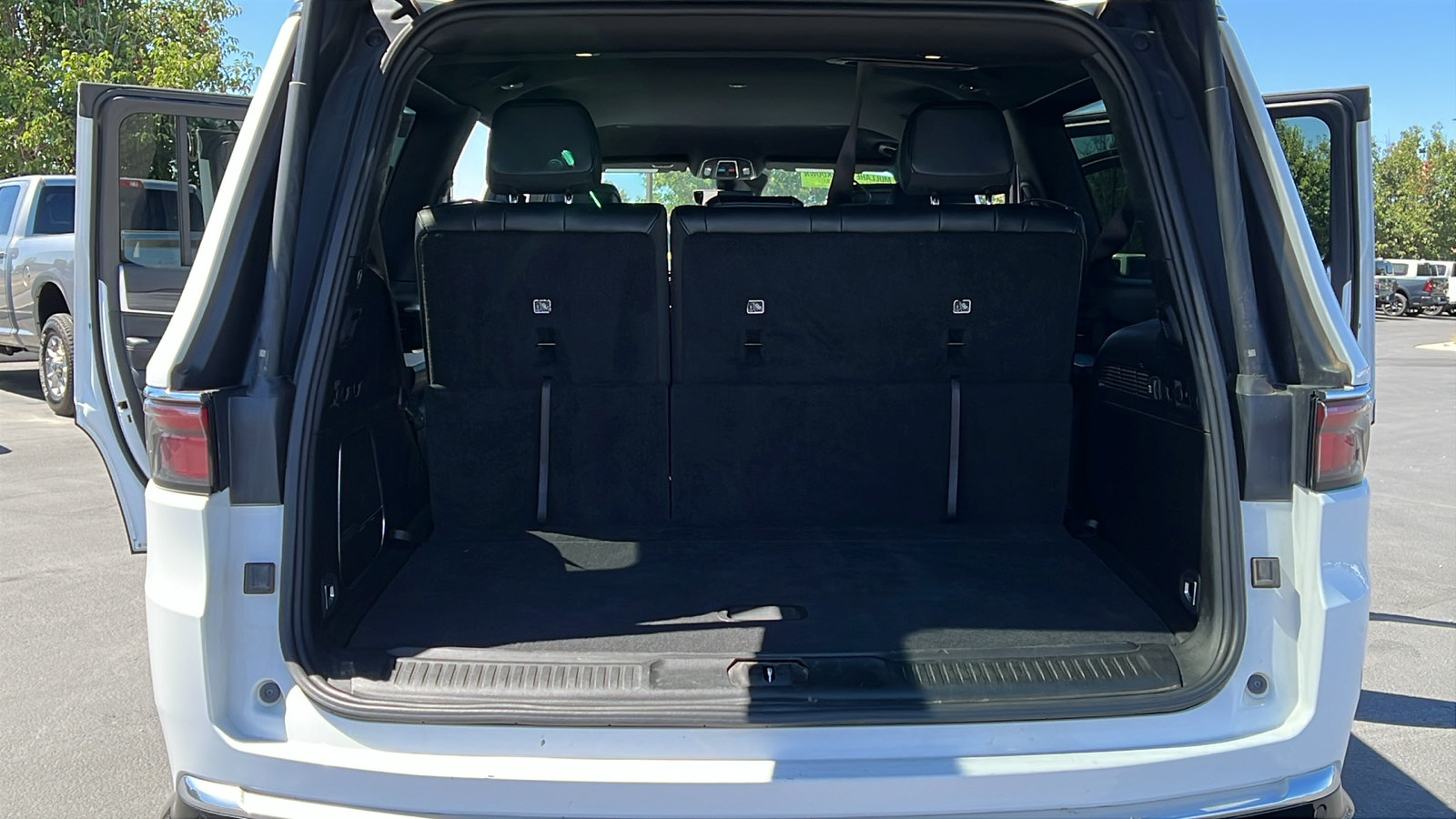 Used 2024 Jeep Wagoneer Series II AWD/4WD image 14