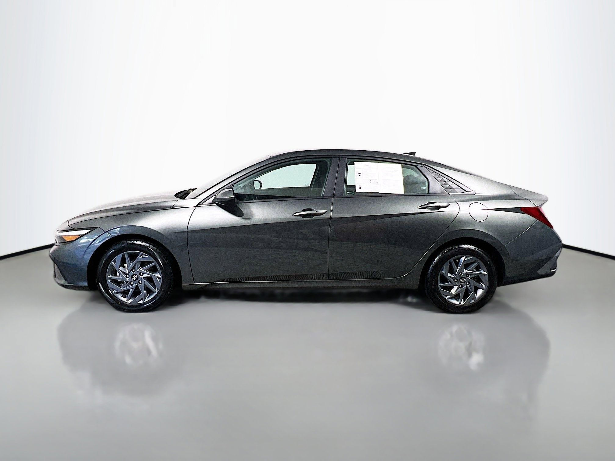 Used 2024 Hyundai Elantra SEL image 9