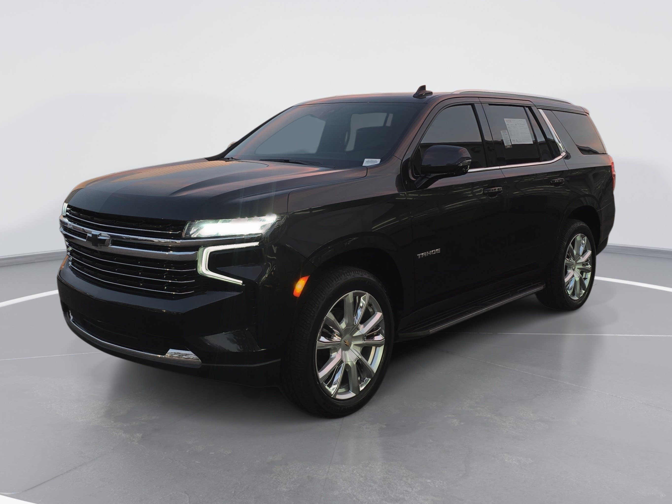 Used 2022 Chevrolet Tahoe LT w/ Luxury Package AWD/4WD image 7