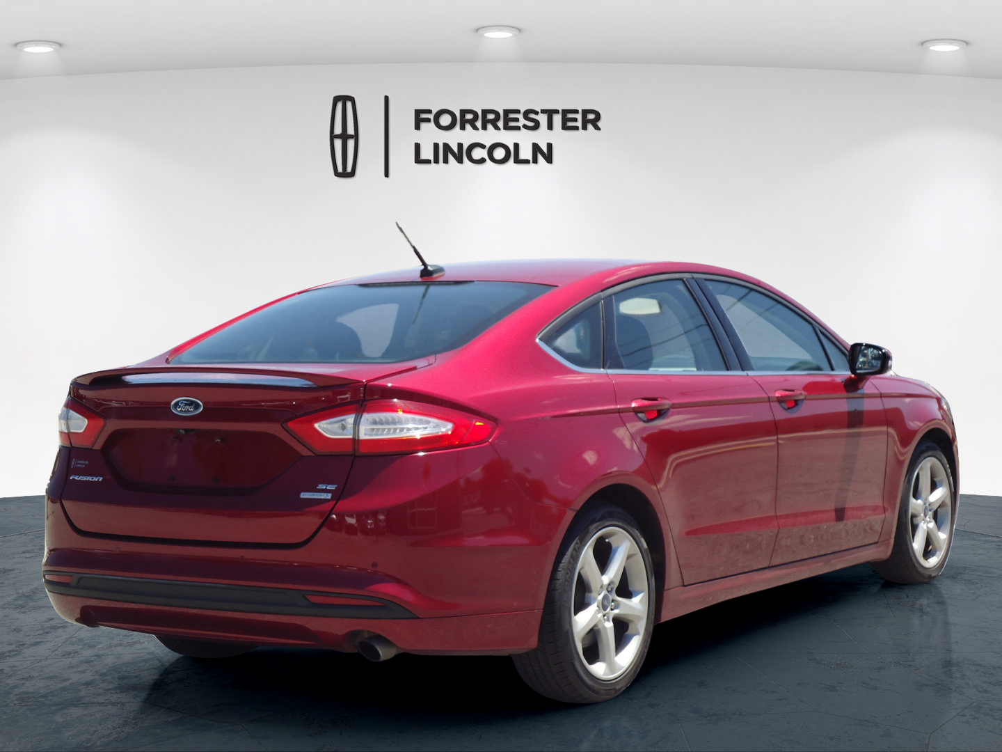 Used 2015 Ford Fusion SE FWD image 3
