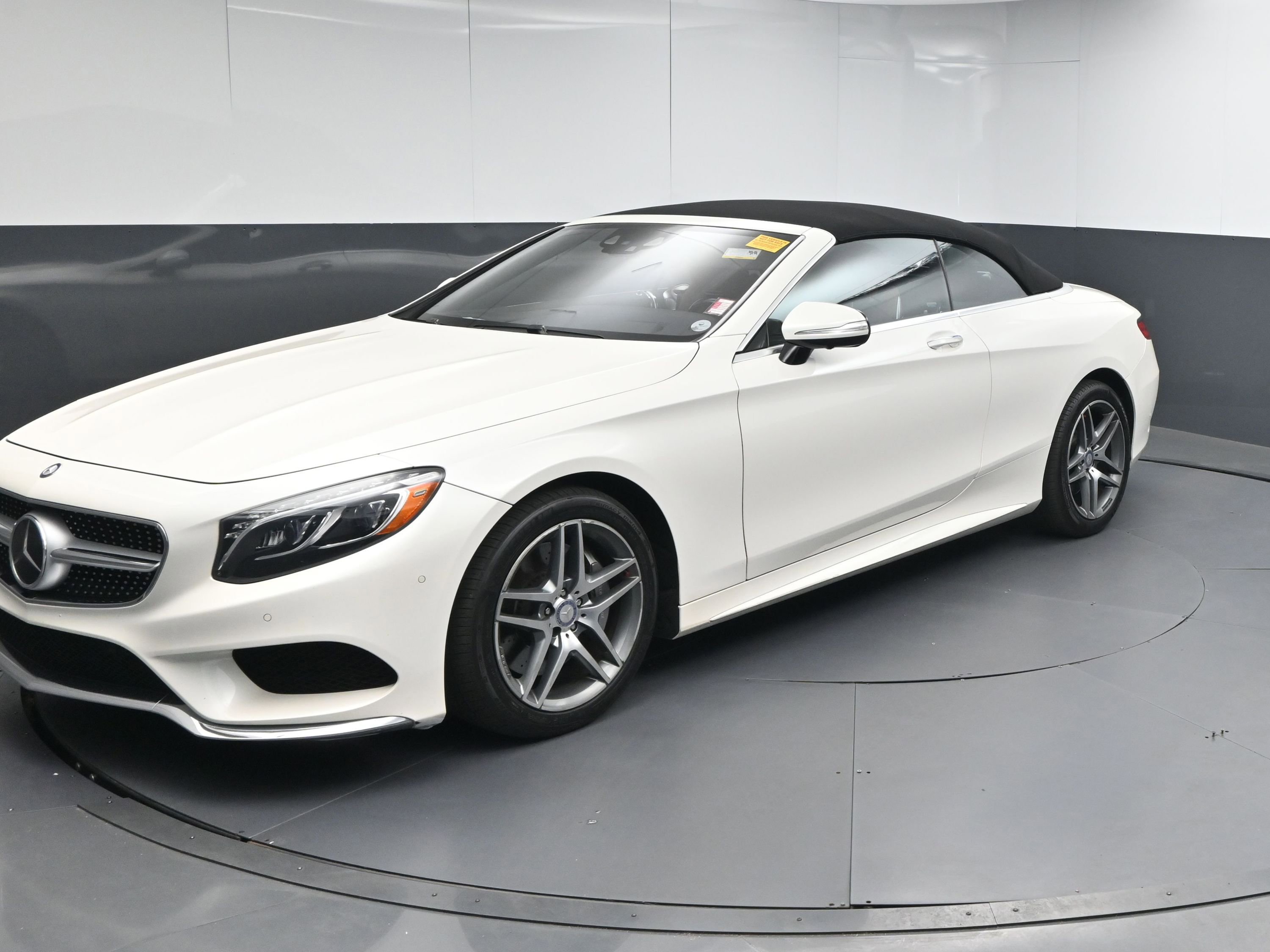 Used 2017 Mercedes-Benz S 550 Cabriolet image 4