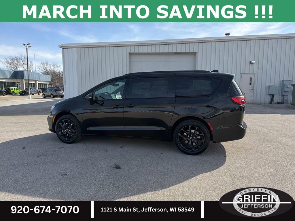 New 2026 Chrysler Pacifica Select w/ S Appearance Package image 10