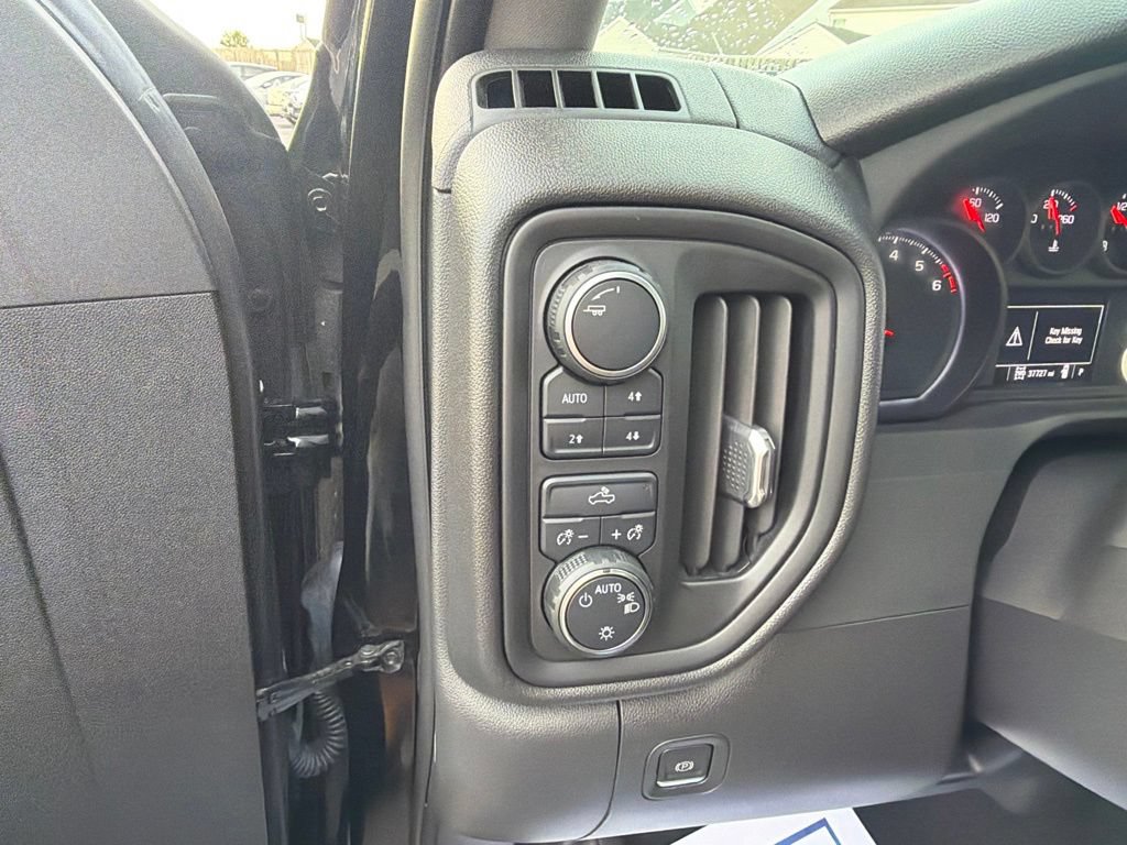 Used 2022 Chevrolet Silverado 1500 Custom Trail Boss AWD/4WD image 29