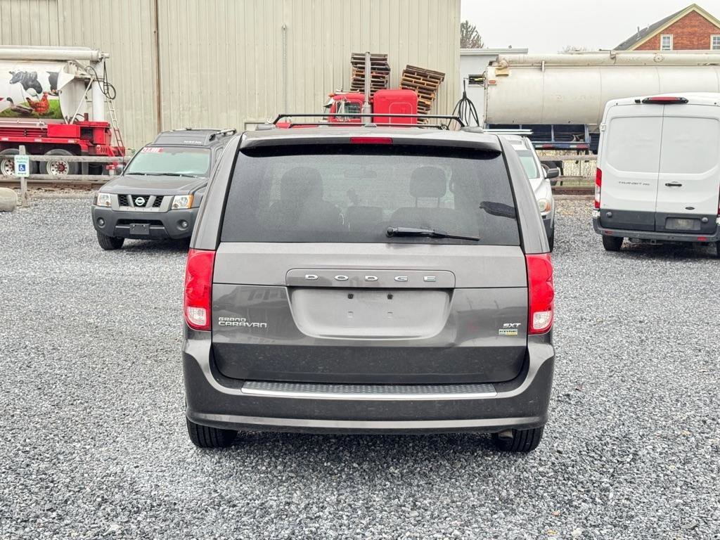 Used 2016 Dodge Grand Caravan SXT image 5