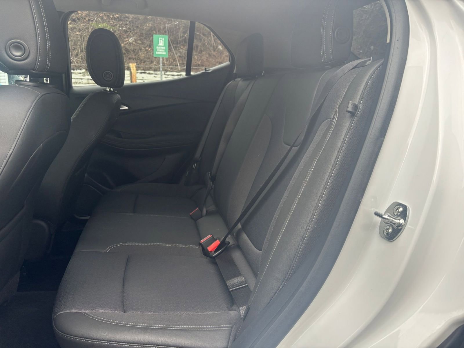 Used 2025 Buick Encore GX Preferred image 37